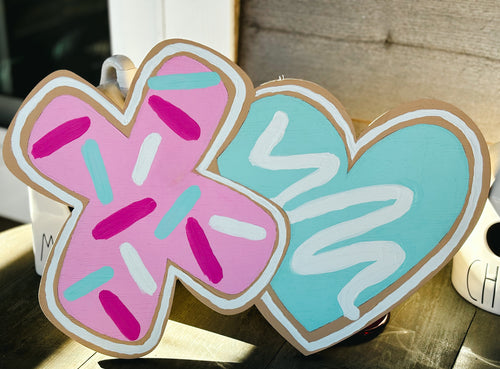 Hand-Painted Sugar Cookie XO Door Hanger – Valentine's Day Decor.