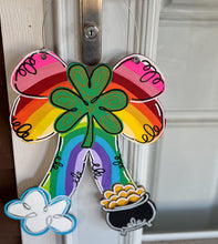 Hand-Painted St. Patrick’s Day Door Hanger – Rainbow, Shamrock & Pot of Gold 🌈🍀✨.