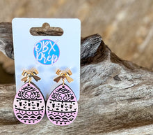 🐣🌸 Hand-Painted Wooden Easter Egg Earrings – Cut-Out Design with Gold Bow Stud Top 🌸🐣