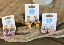 🐣🌸 Hand-Painted Wooden Easter Egg Earrings – Cut-Out Design with Gold Bow Stud Top 🌸🐣