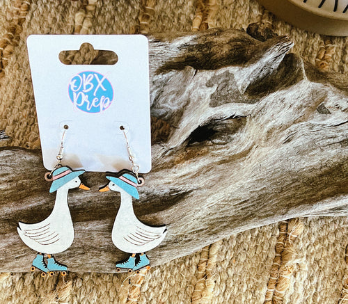 Whimsical Vintage Porch Goose Wood Dangle Earrings – Hand Painted & Full of Charm! 🪿✨.